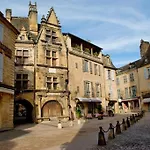 Clos Du Presidial: Romantic Hideway In The Medieval *