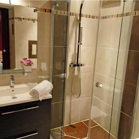 Clos Du Presidial: Romantic Hideway In The Medieval Apartment