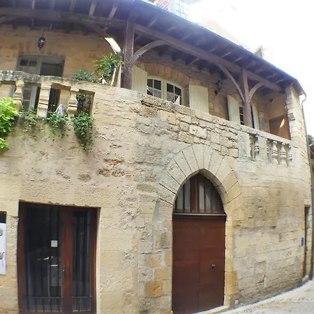 Clos Du Presidial: Romantic Hideway In The Medieval